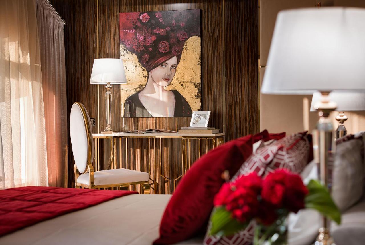 Equides Club Hotel Lesniki Bagian luar foto