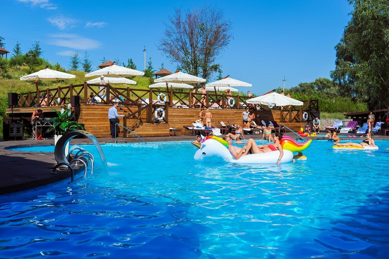 Equides Club Hotel Lesniki Bagian luar foto
