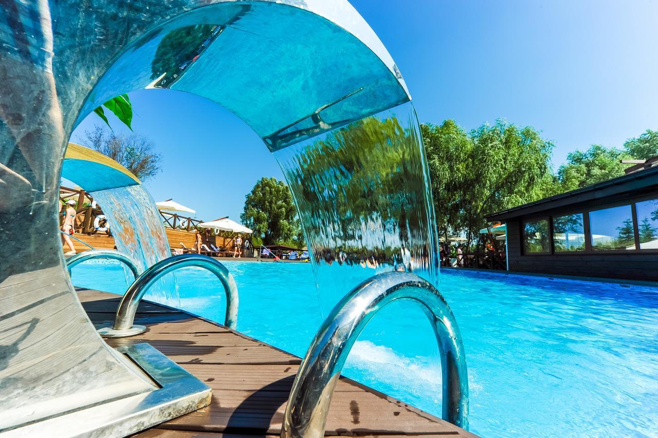 Equides Club Hotel Lesniki Bagian luar foto