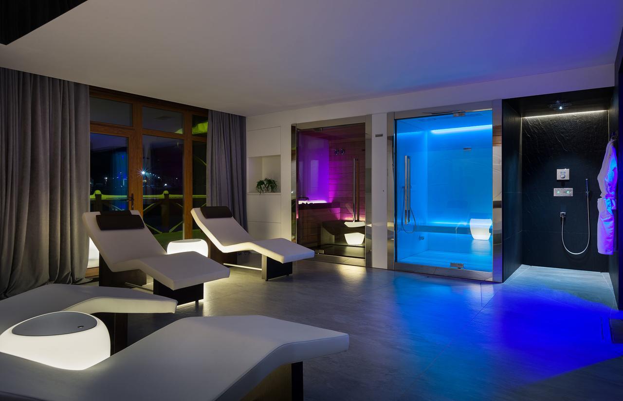 Equides Club Hotel Lesniki Bagian luar foto