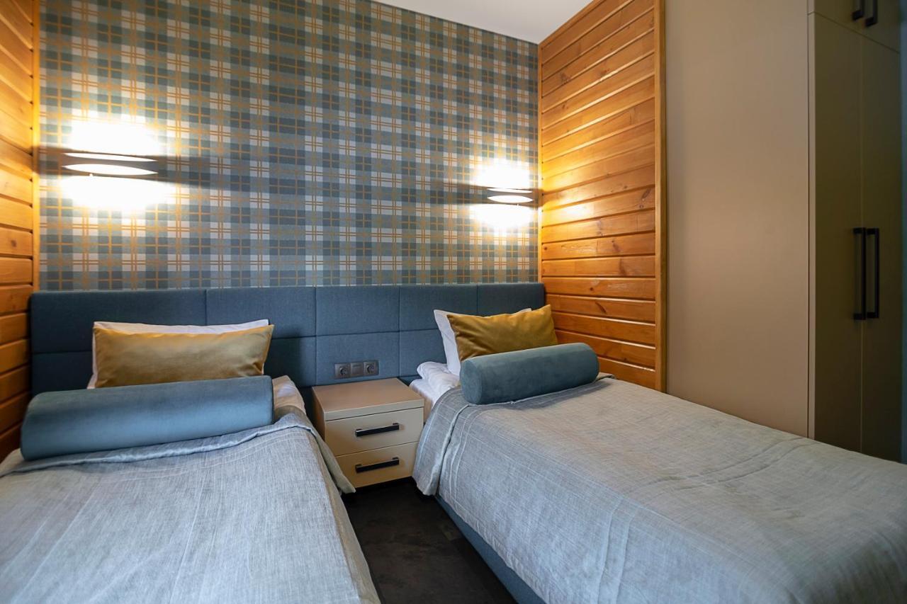 Equides Club Hotel Lesniki Bagian luar foto