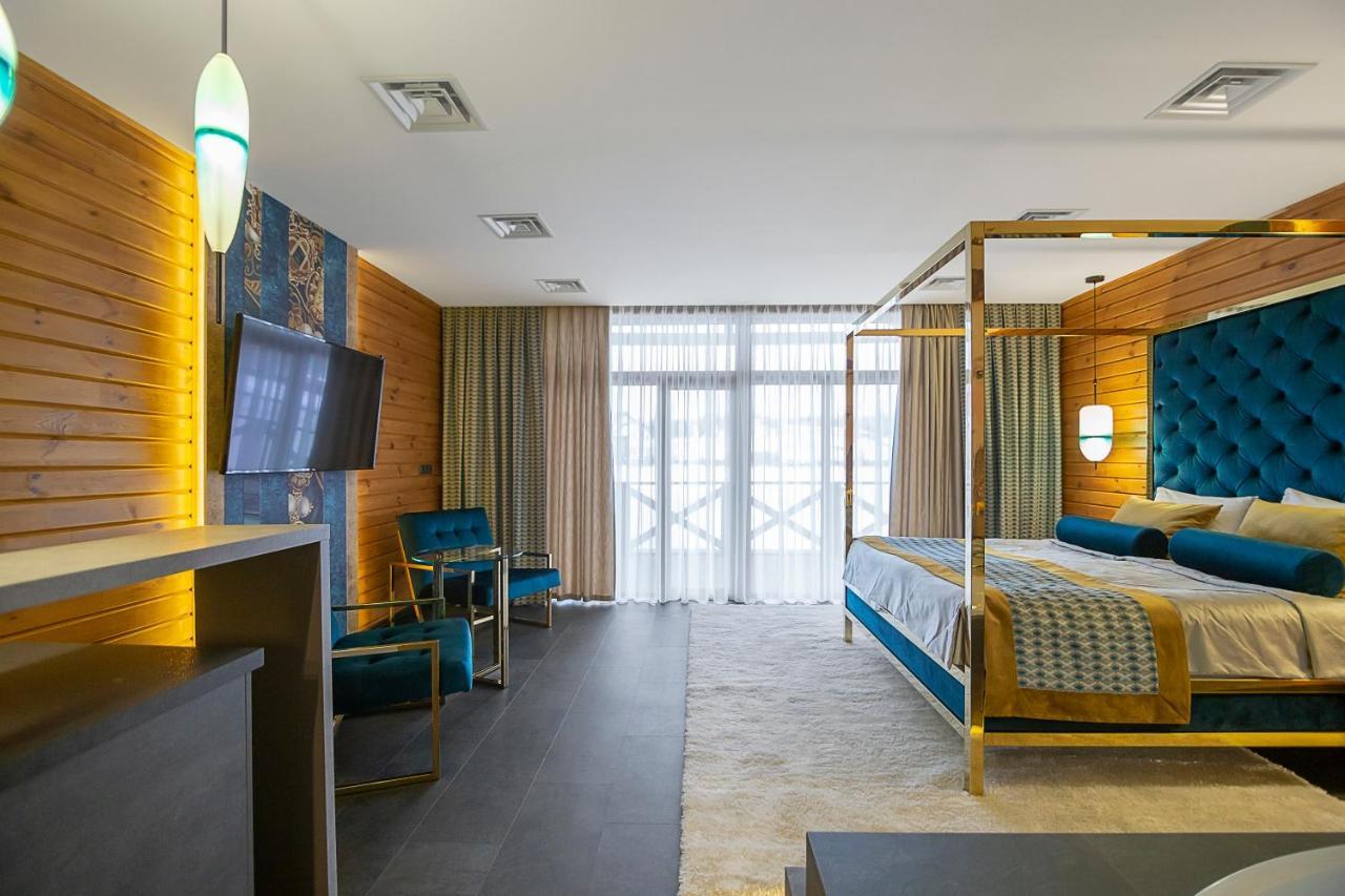 Equides Club Hotel Lesniki Bagian luar foto